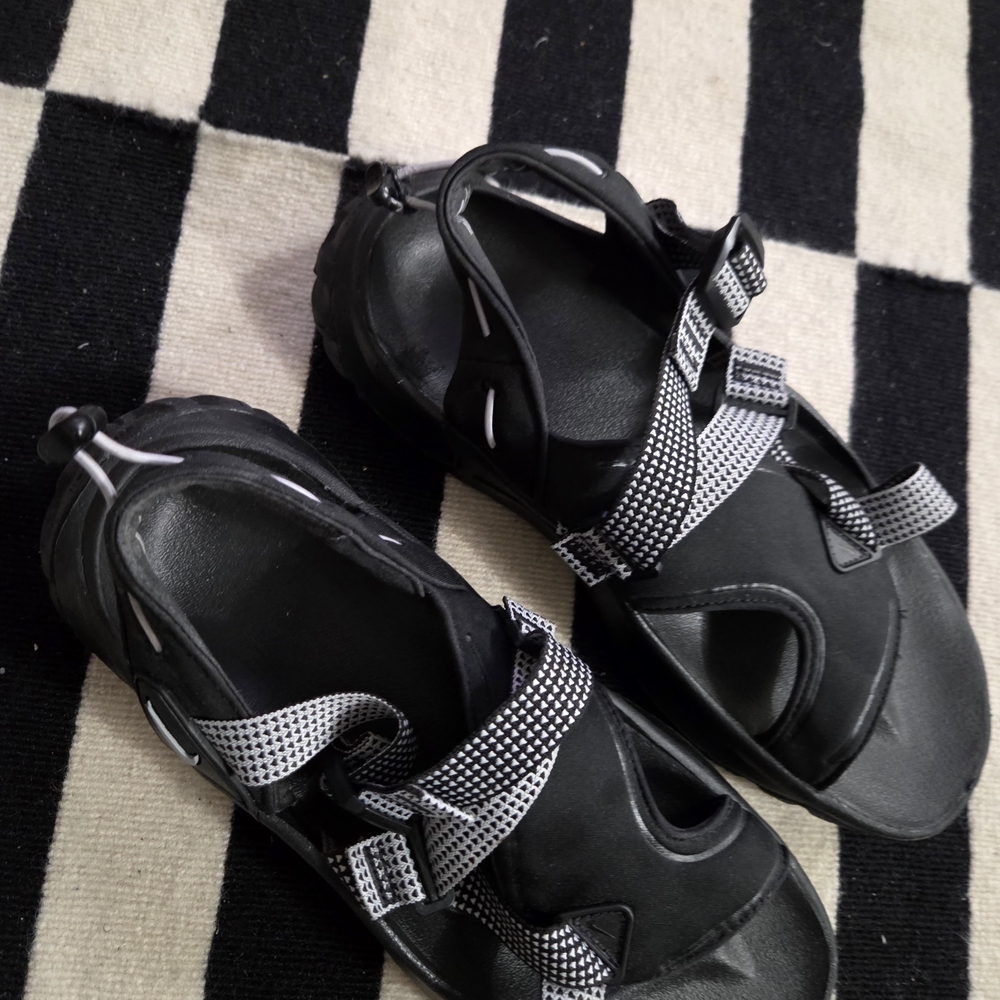 Nike‎ Black and Gray Outdoor Sport Sandals - Picture 14 of 15